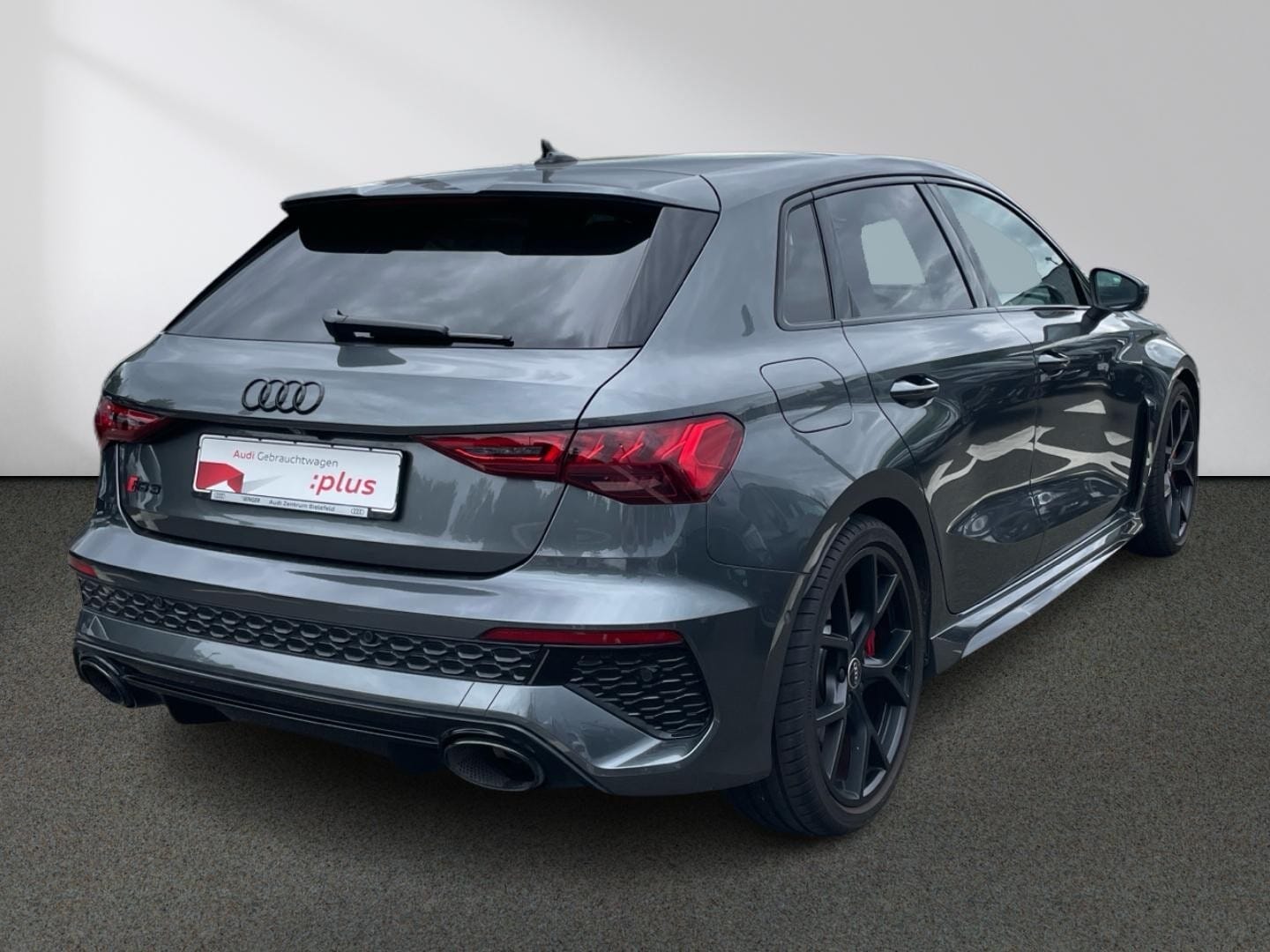 Bild über Audi RS 3 Sportback TFSI quattro S tronic - für weitere Informationen kontaktieren Sie den Audi Partner