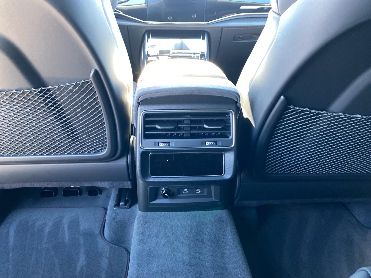 Bild über Audi RS Q8 SUV TFSI quattro 471 kW tiptronic - für weitere Informationen kontaktieren Sie den Audi Partner