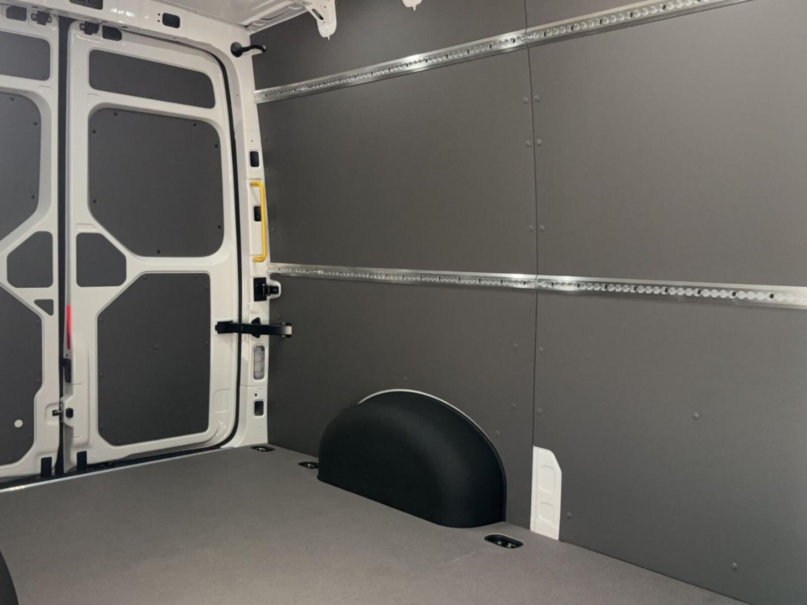 Volkswagen Crafter Kasten mittlerer Radstand – Bild 14