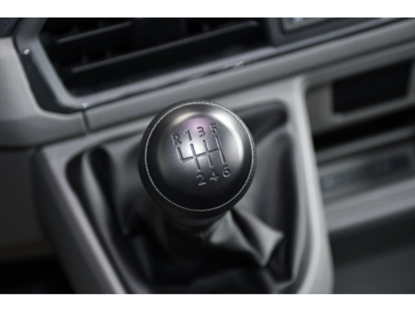 Volkswagen Crafter Kasten mittlerer Radstand – Bild 7