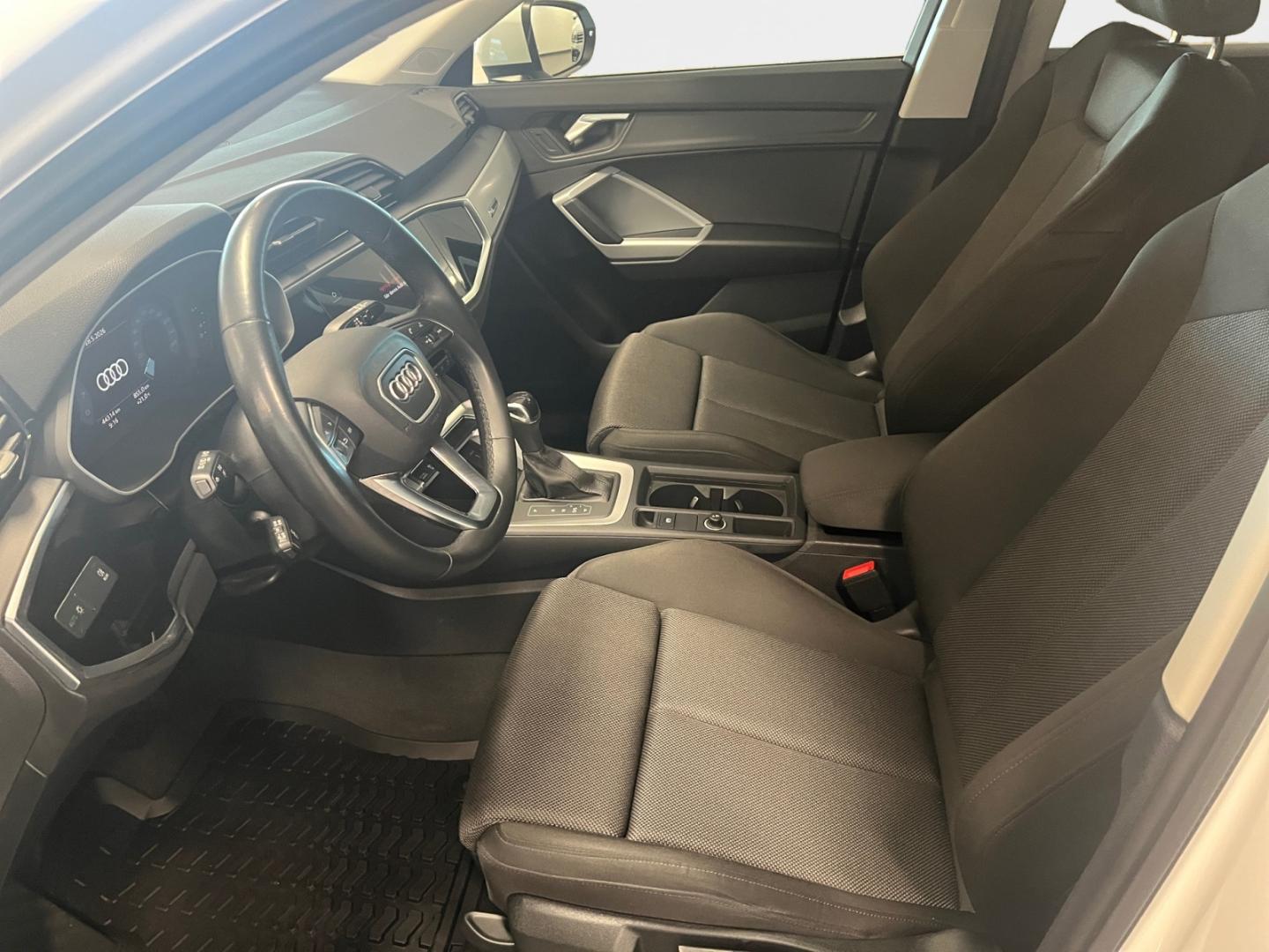 Bild som visar Audi Q3 Q3 35 TFSI Proline advanced 150 hk S tronic - för mer information kontakta din Audi Partner