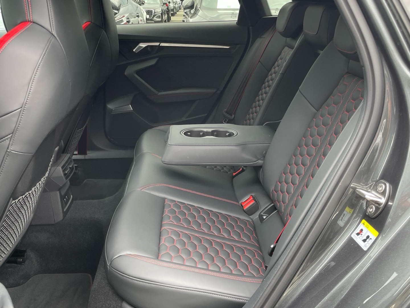 Bild über Audi RS 3 Sportback TFSI quattro S tronic - für weitere Informationen kontaktieren Sie den Audi Partner