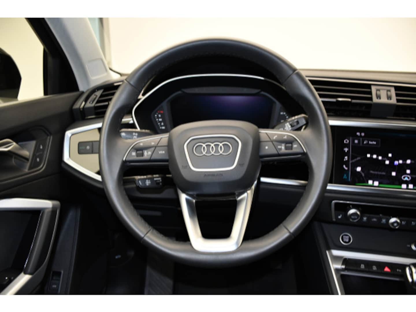 Bild über Audi Q3 TFSI 110 kW S tronic - für weitere Informationen kontaktieren Sie den Audi Partner