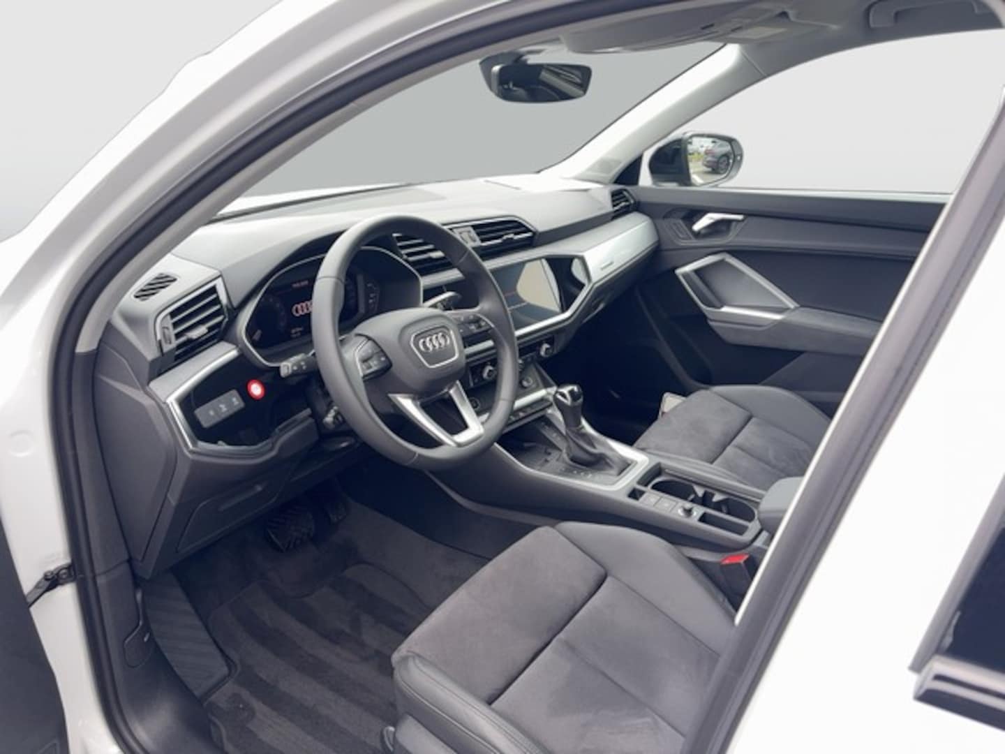 Bild über Audi Q3 TFSI quattro 180 kW S tronic - für weitere Informationen kontaktieren Sie den Audi Partner