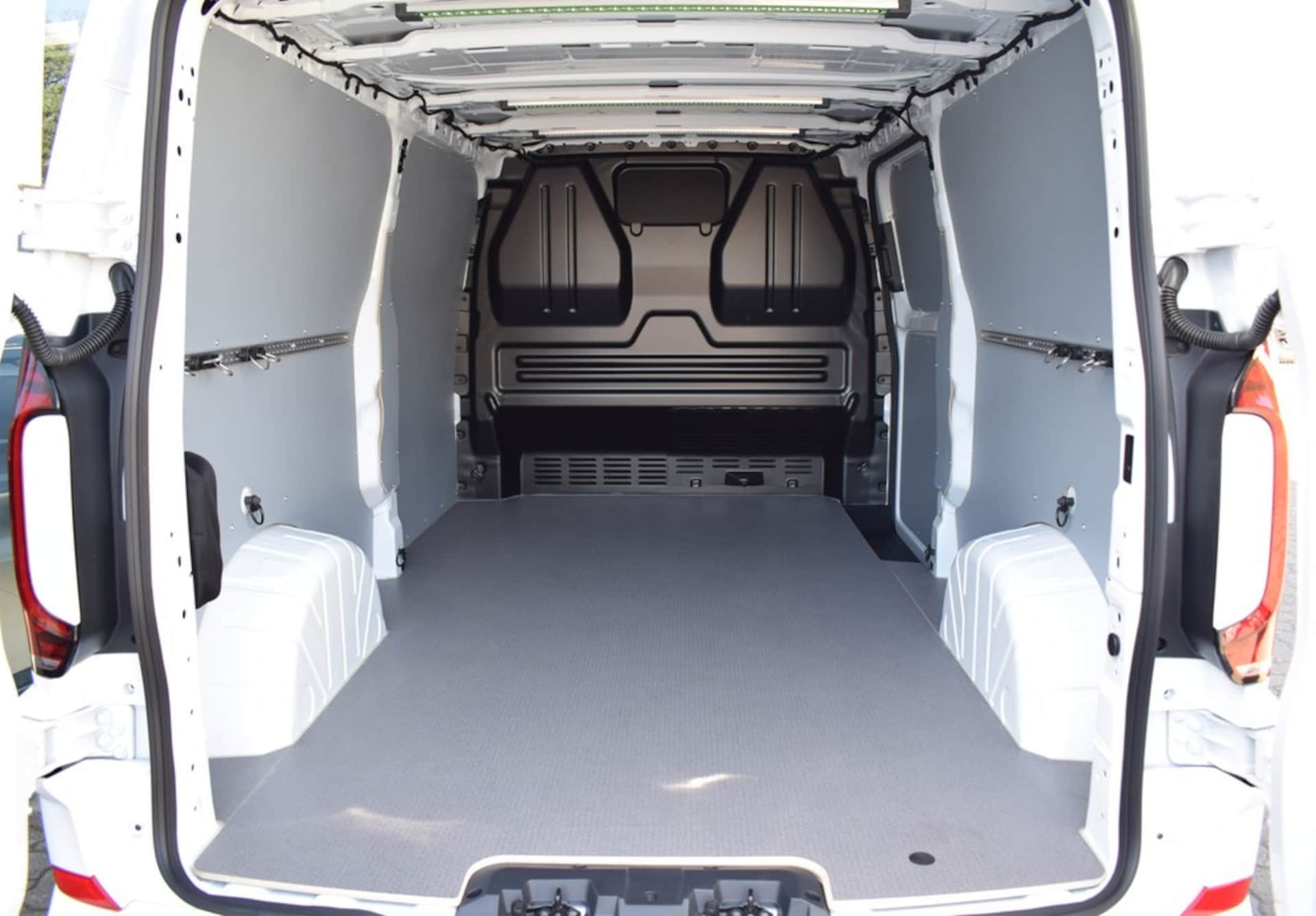 Volkswagen Transporter Kasten langer Radstand