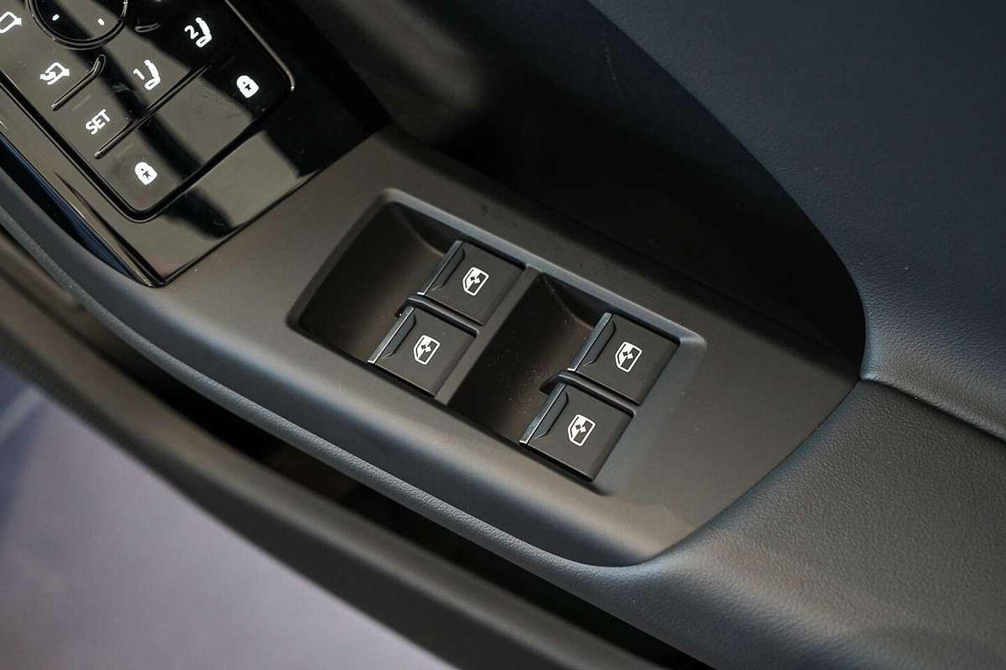Image about Audi Q6 SUV e-tron e-tron