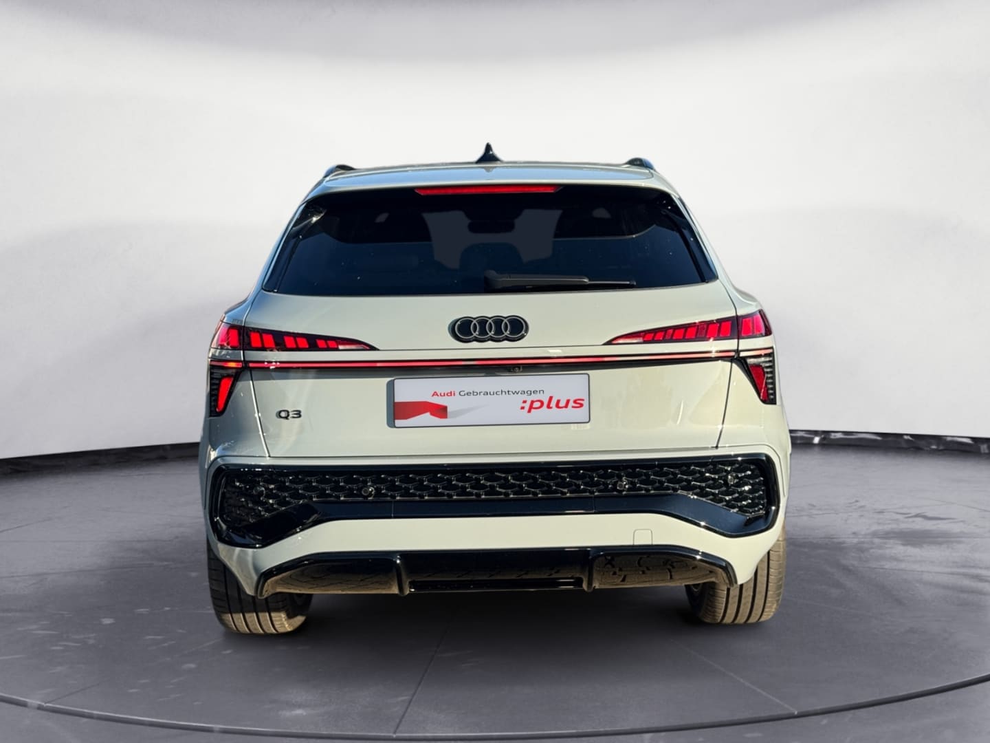 Bild über Audi Q3 SUV TFSI 110 kW S tronic - für weitere Informationen kontaktieren Sie den Audi Partner