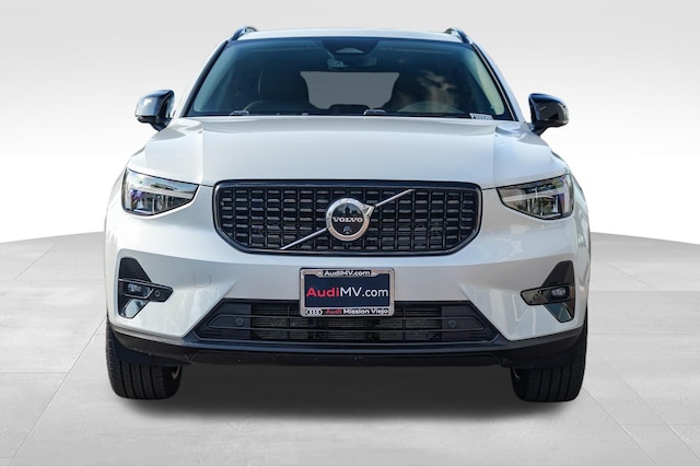 2025 Volvo XC40