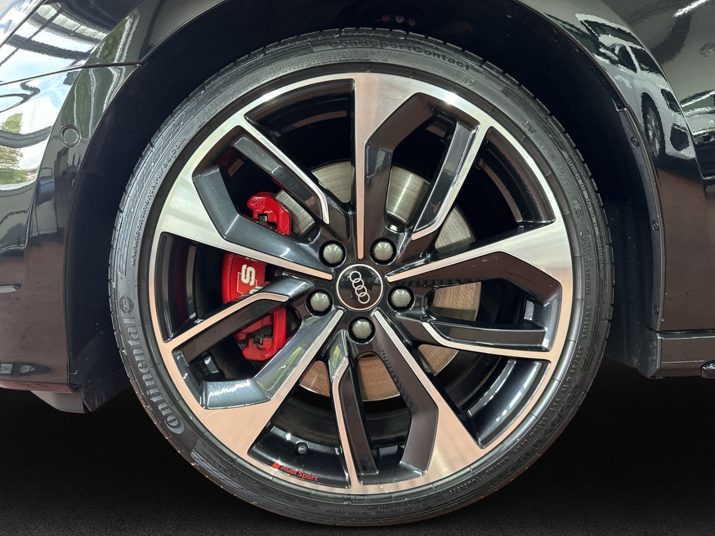 Bild über Audi S3 Sportback TFSI quattro S tronic - für weitere Informationen kontaktieren Sie den Audi Partner