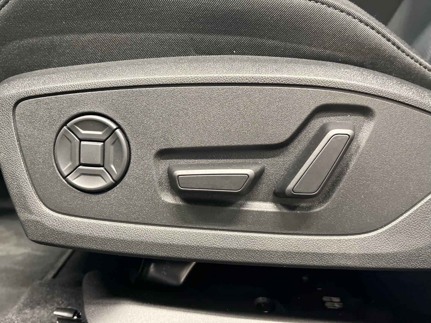 Bild über Audi A3 Sportback TFSI quattro S tronic - für weitere Informationen kontaktieren Sie den Audi Partner