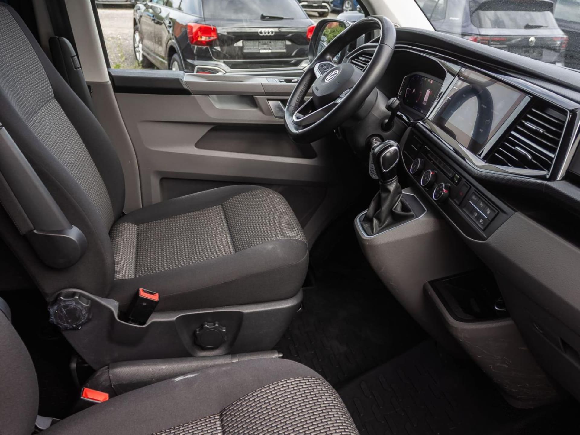 Volkswagen T6.1 Transporter Kombi langer Radstand