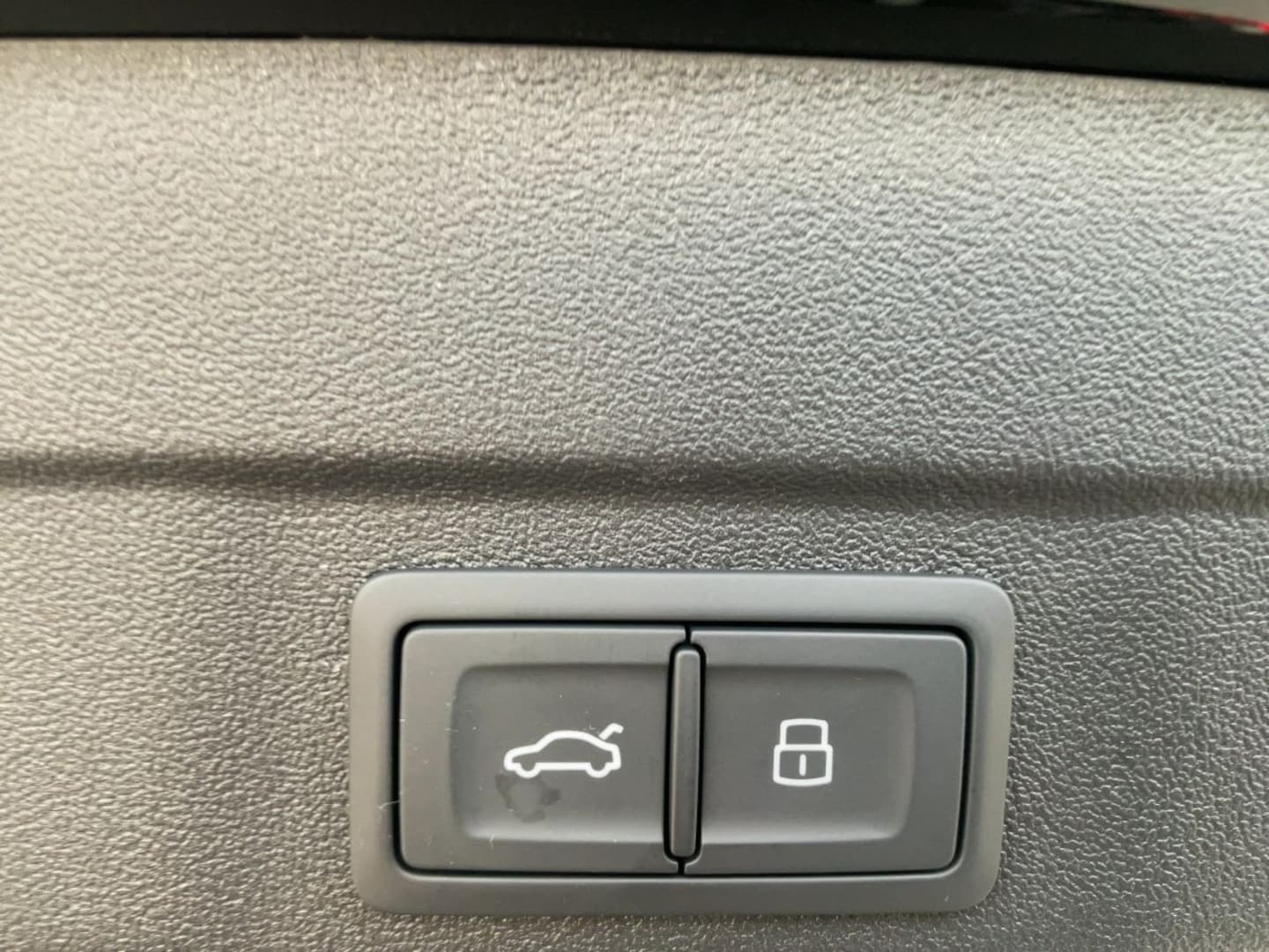 Bild über Audi A6 Avant TDI quattro 150 kW S tronic - für weitere Informationen kontaktieren Sie den Audi Partner