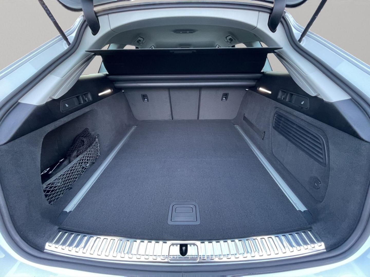 Bild über Audi S6 Avant TDI quattro tiptronic - für weitere Informationen kontaktieren Sie den Audi Partner