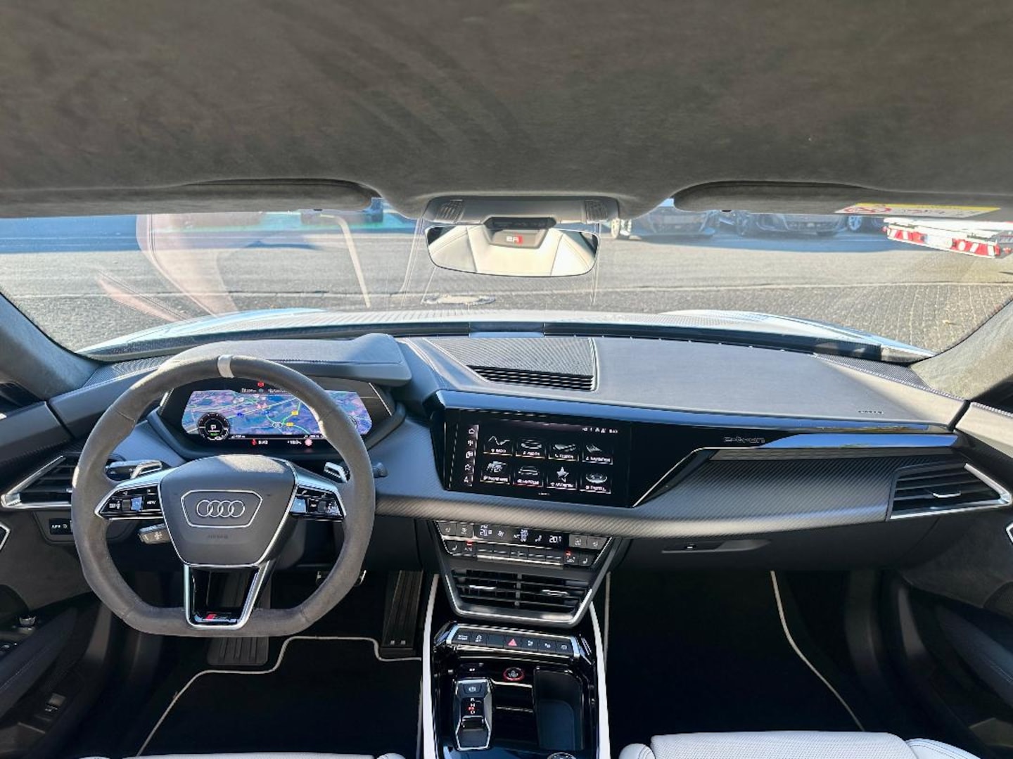 Bild über Audi RS e-tron GT e-tron quattro - für weitere Informationen kontaktieren Sie den Audi Partner