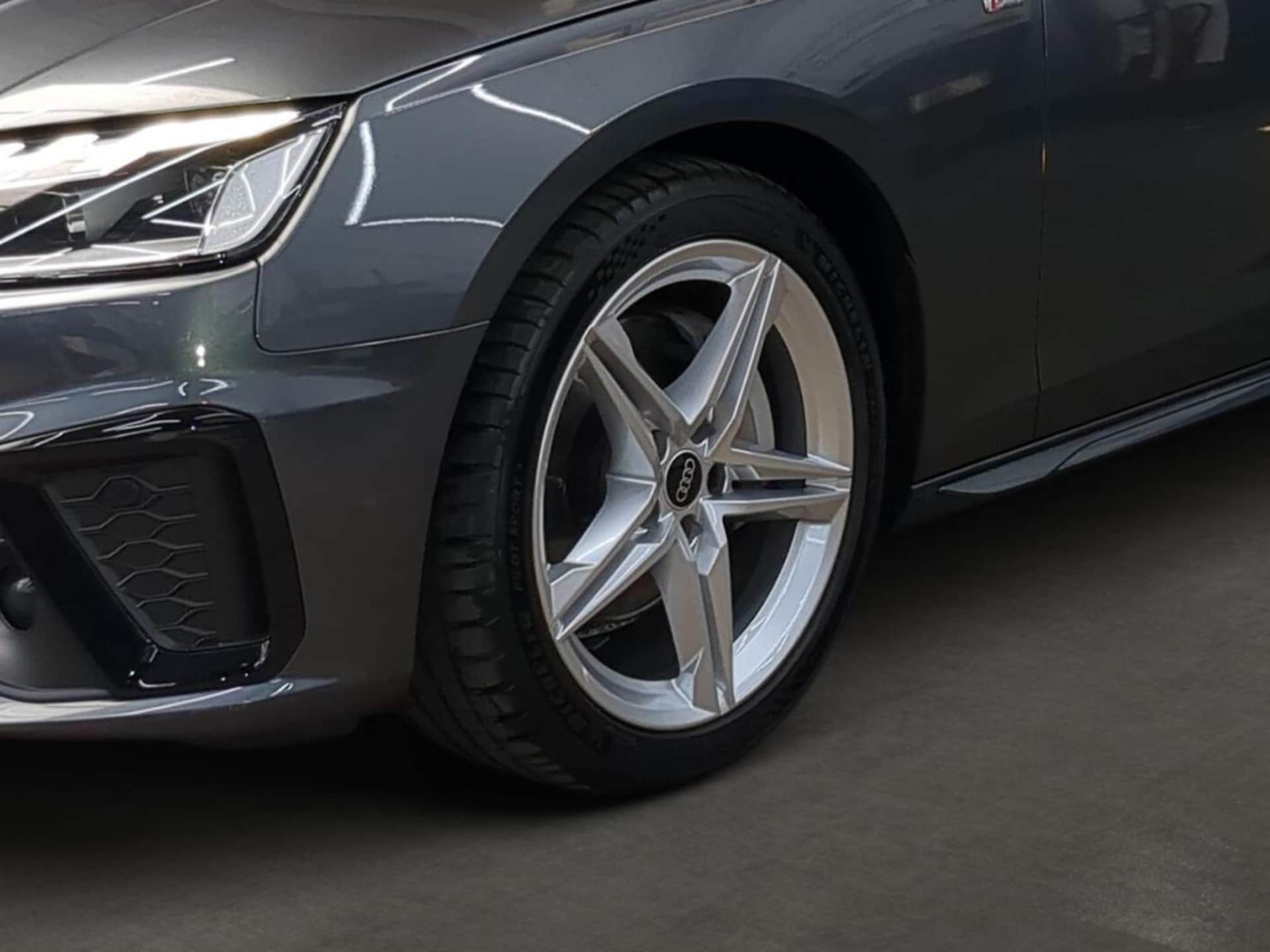 Audi A4 Avant S line