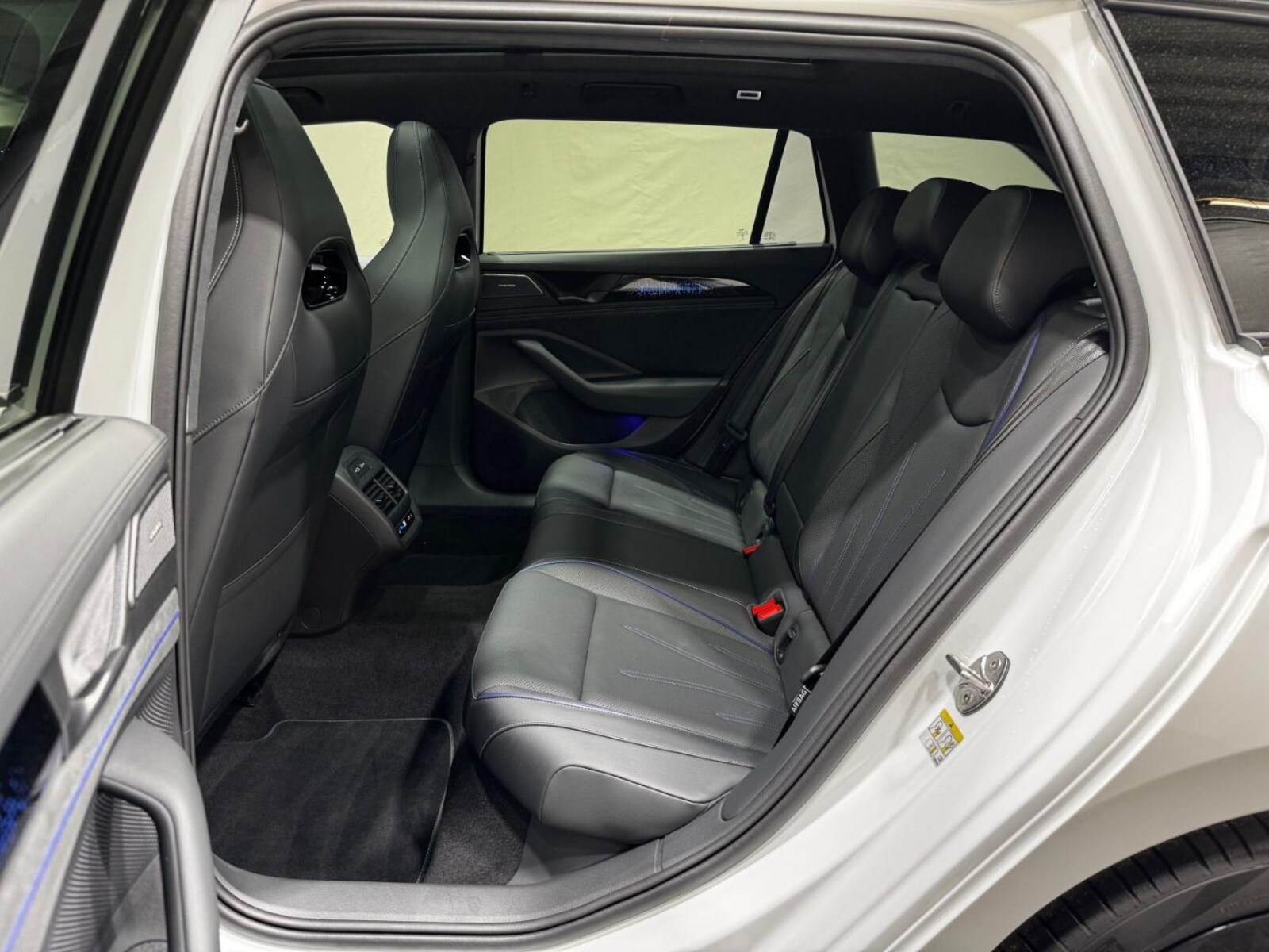 Volkswagen Passat – Bild 22