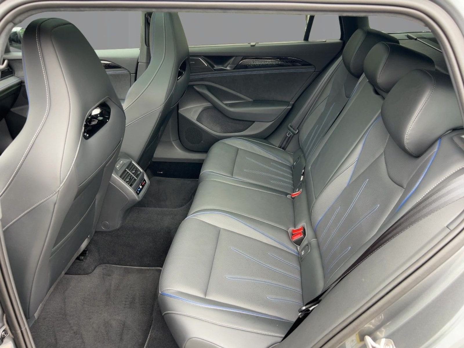 Volkswagen Passat – Bild 9