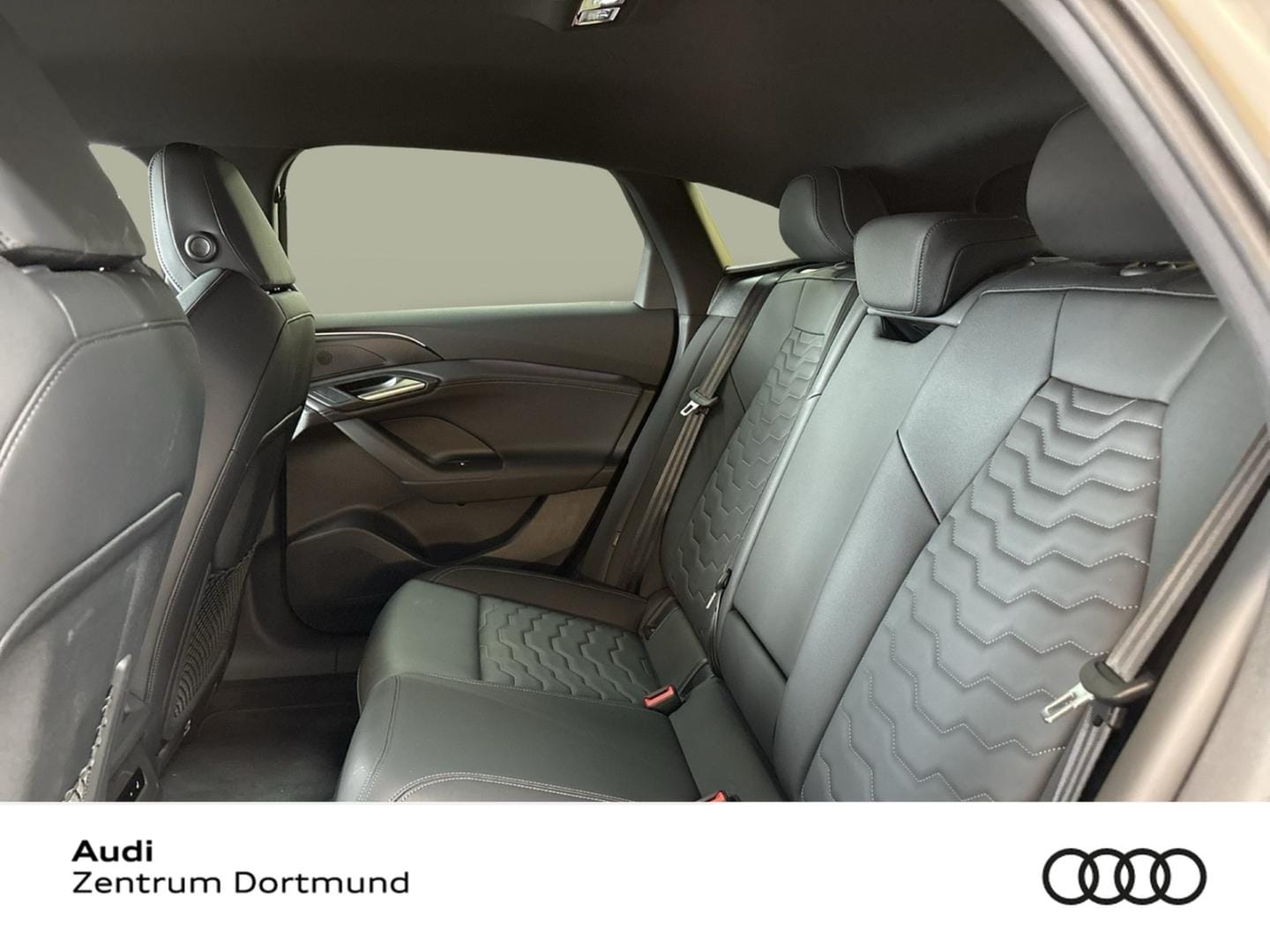 Bild über Audi A6 Sportback e-tron e-tron quattro - für weitere Informationen kontaktieren Sie den Audi Partner