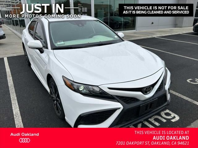 2023 Toyota Camry SE's photo