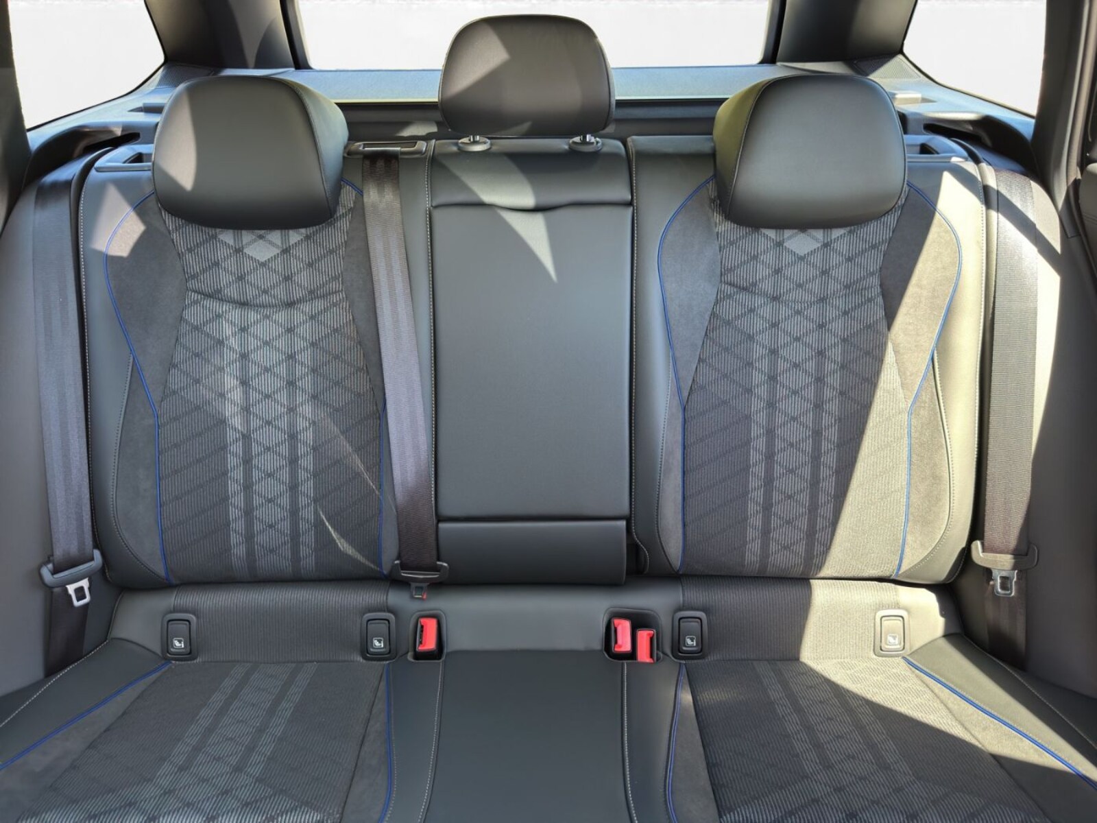 Volkswagen Passat – Bild 12