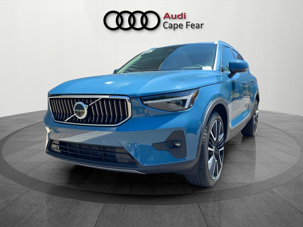 2025 Volvo XC40 B5 Ultra Bright AWD's photo