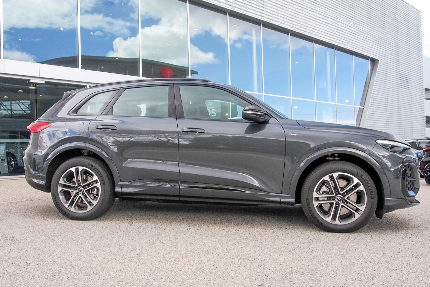 Image about Audi Q5 SUV TDI quattro 150 kW