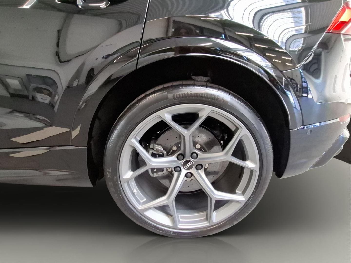 Bild über Audi RS Q8 SUV TFSI quattro 471 kW tiptronic - für weitere Informationen kontaktieren Sie den Audi Partner