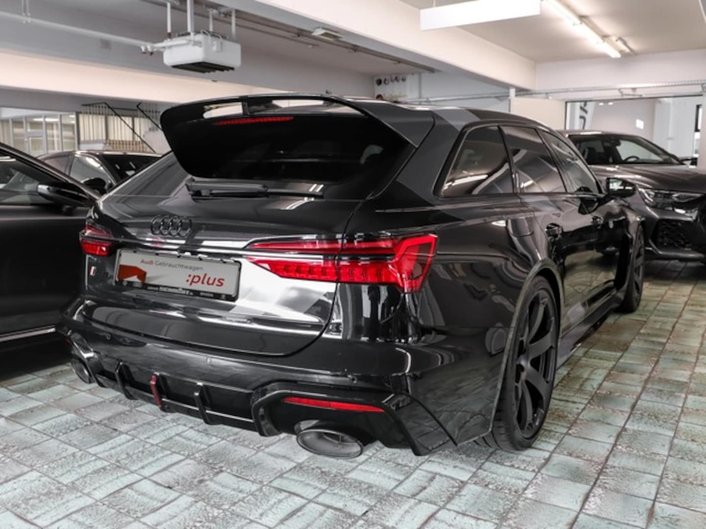 Bild über Audi RS 6 Avant performance quattro tiptronic - für weitere Informationen kontaktieren Sie den Audi Partner