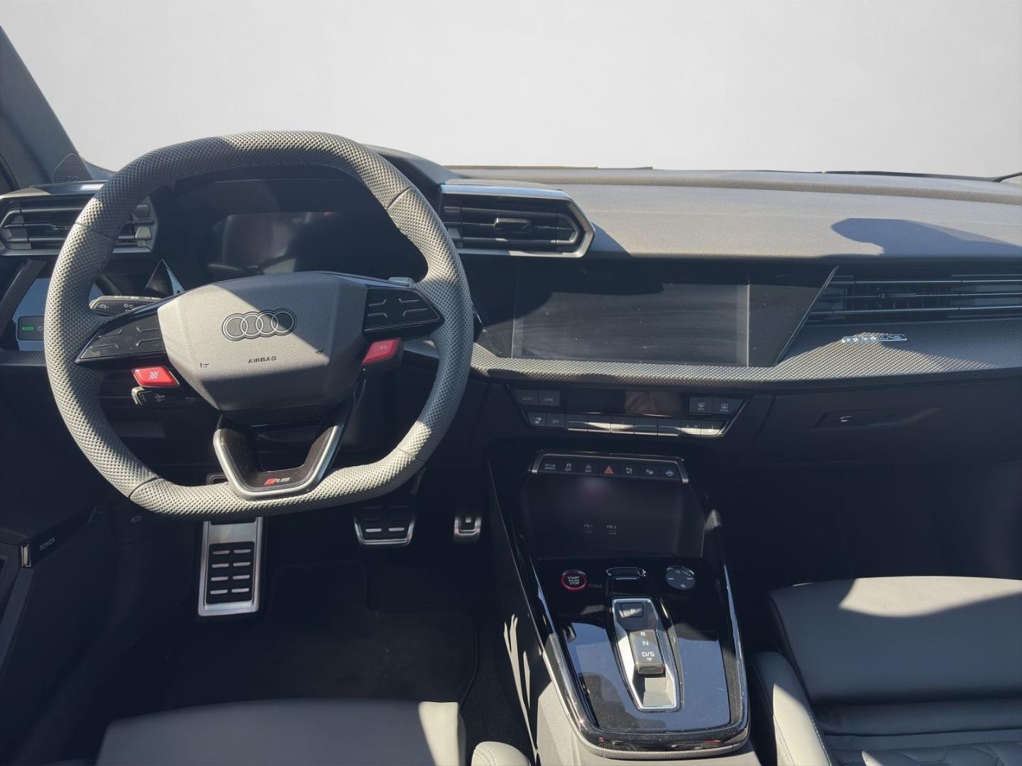 Bild über Audi RS 3 Limousine TFSI quattro S tronic - für weitere Informationen kontaktieren Sie den Audi Partner