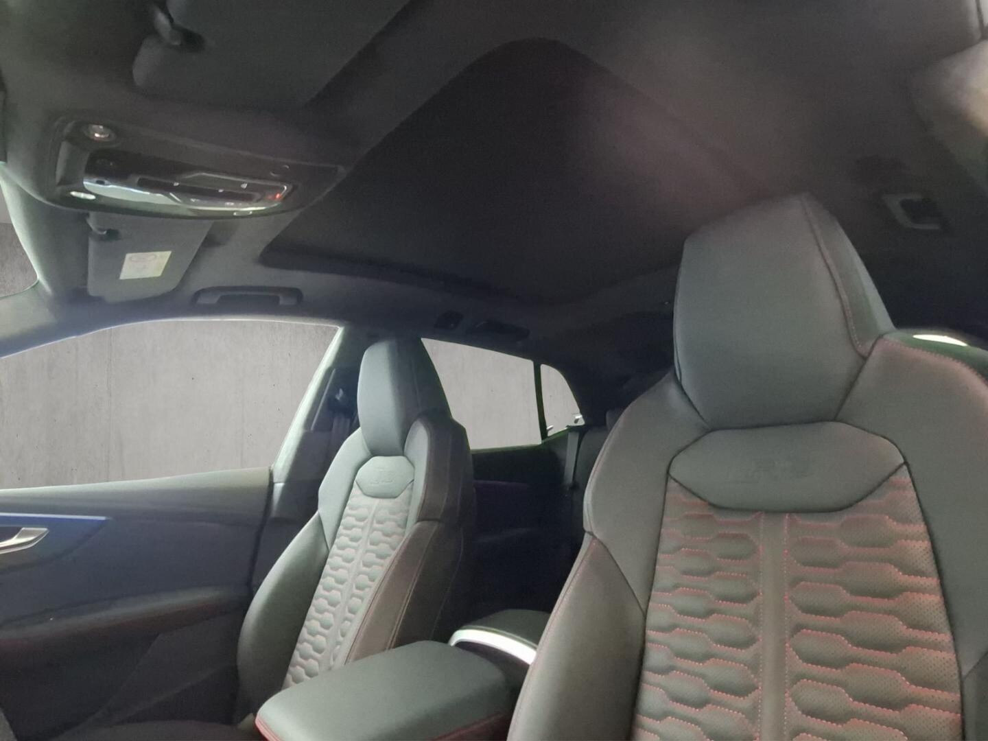 Bild über Audi RS Q8 SUV TFSI quattro 471 kW tiptronic - für weitere Informationen kontaktieren Sie den Audi Partner