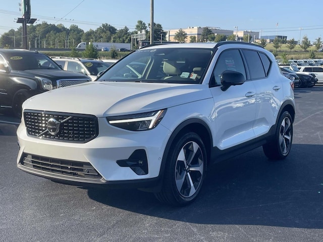 2025 Volvo XC40