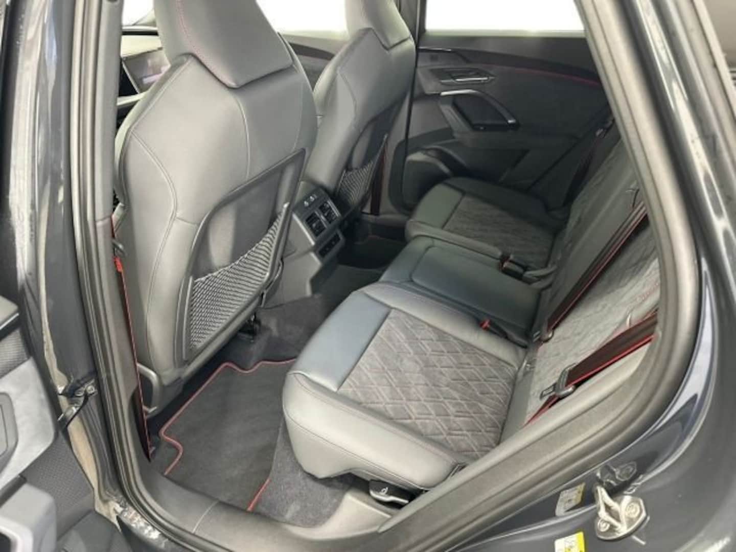 Bild über Audi Q5 SUV TDI quattro 150 kW S tronic - für weitere Informationen kontaktieren Sie den Audi Partner
