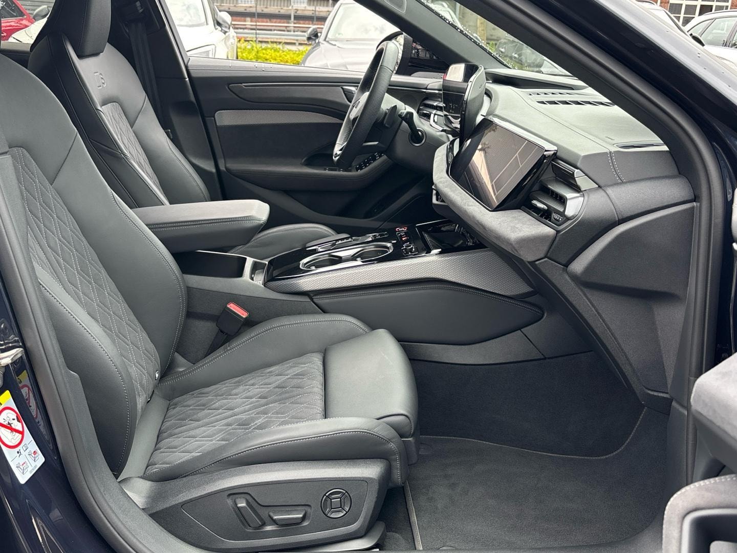 Bild über Audi A6 Avant e-hybrid edition one e-hybrid quattro 220 kW S tronic - für weitere Informationen kontaktieren Sie den Audi Partner