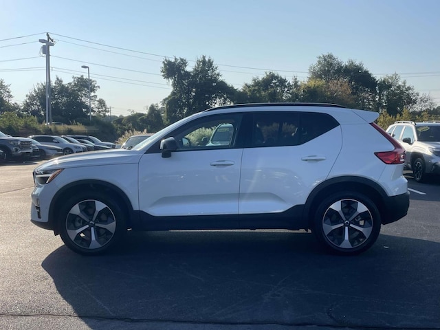 2025 Volvo XC40