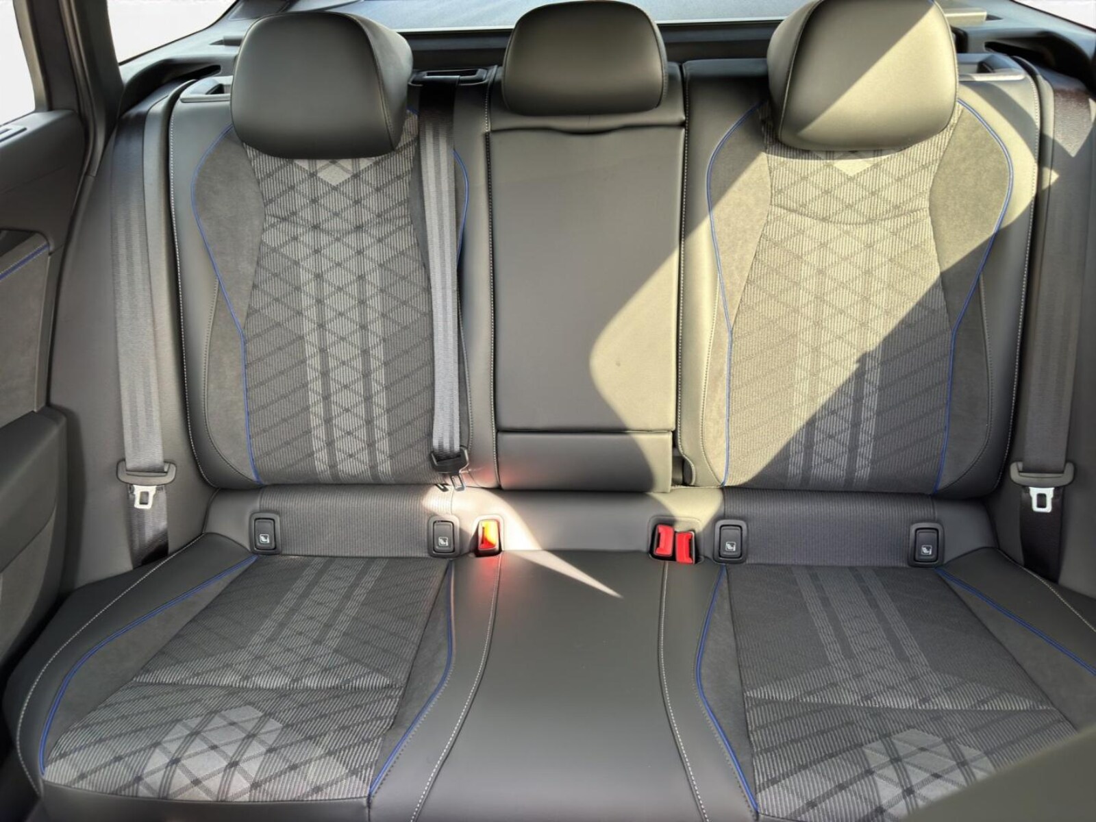 Volkswagen Passat – Bild 12