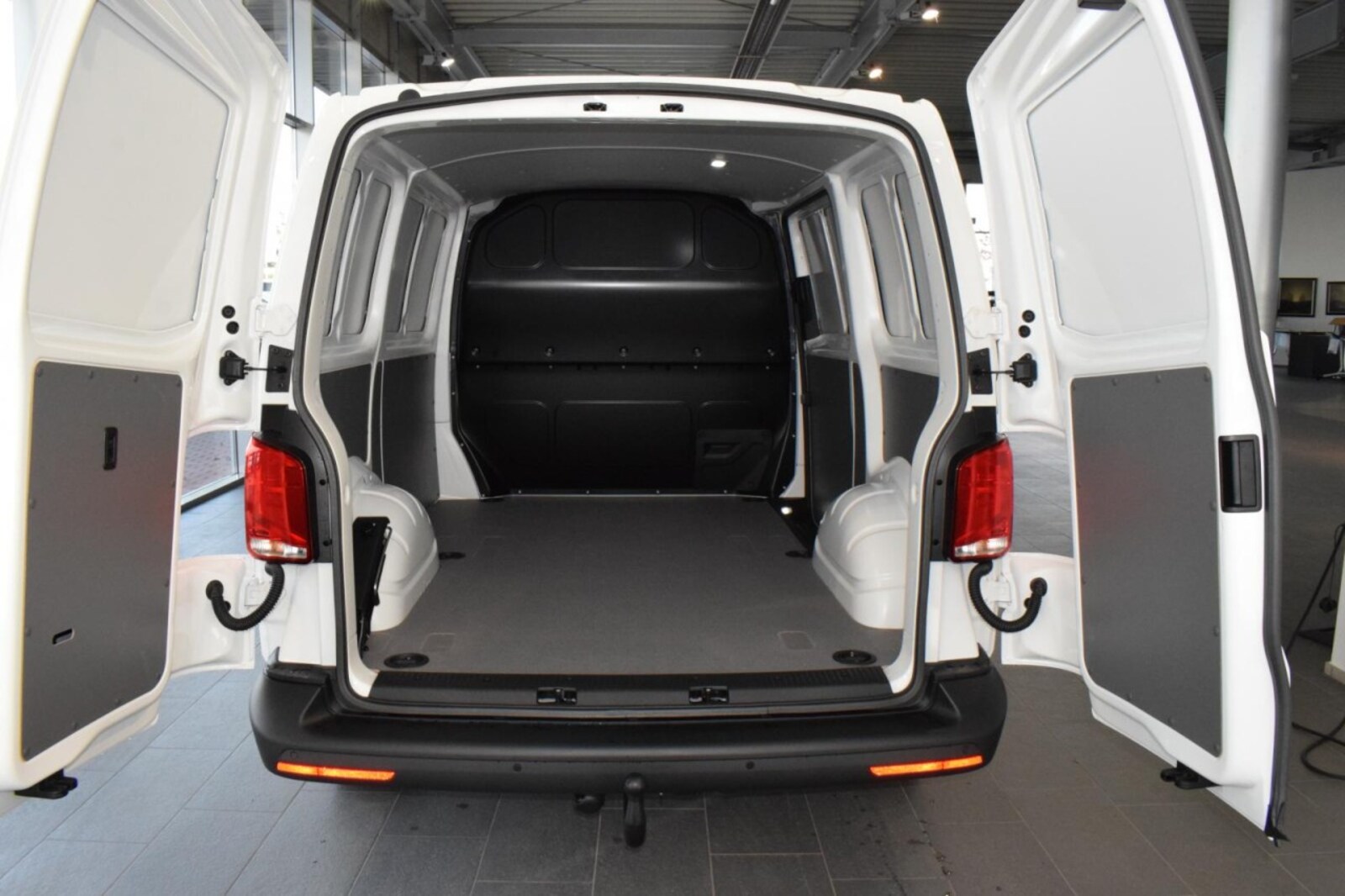 Volkswagen T6.1 Transporter Kasten kurzer Radstand – Bild 10