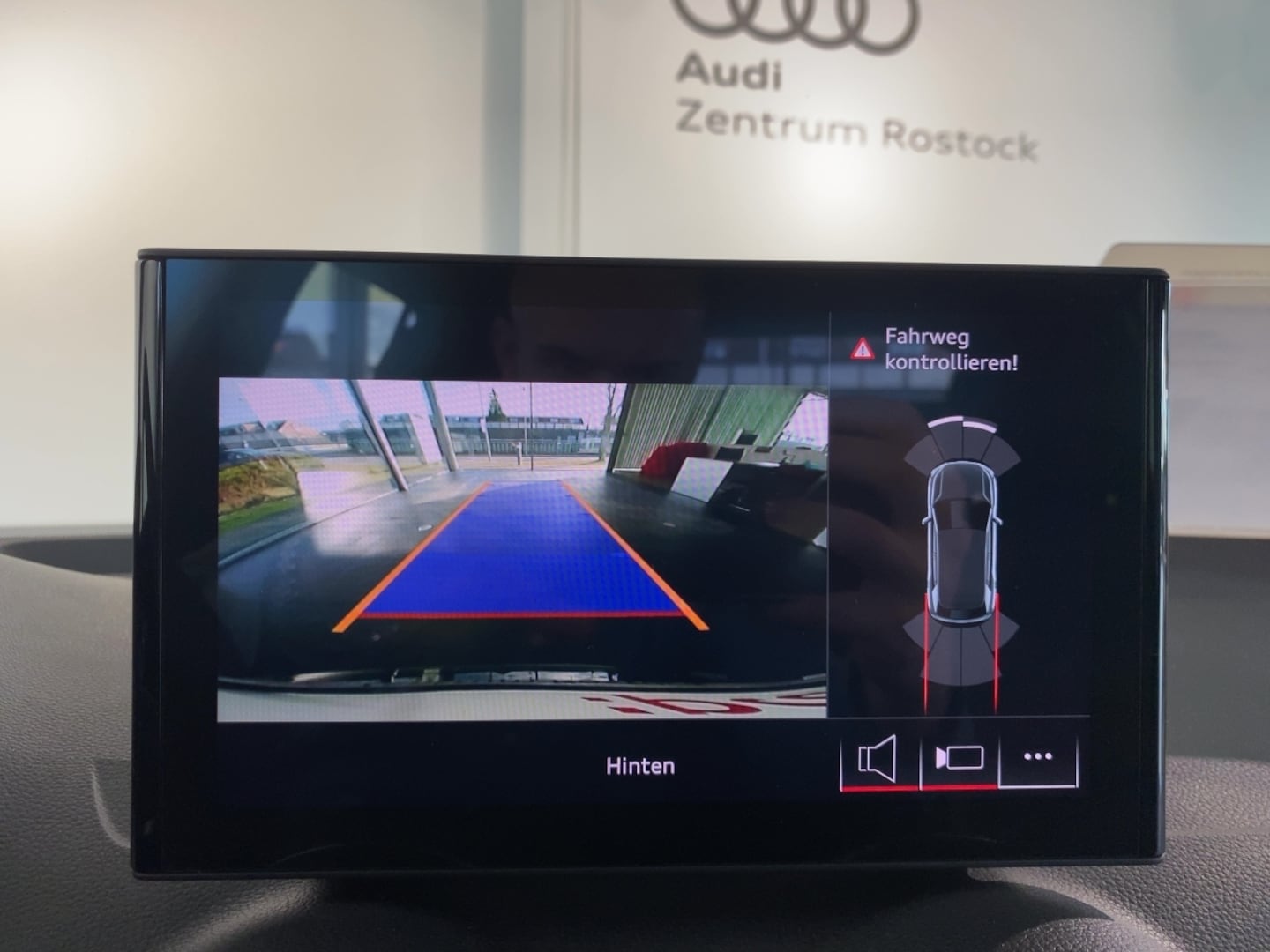 Bild über Audi Q2 advanced 35 TFSI S tronic - für weitere Informationen kontaktieren Sie den Audi Partner
