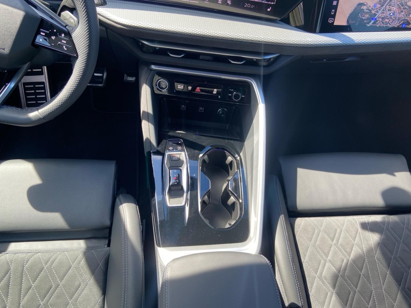 Bild som visar&nbsp;Audi Q5 SUV e-hybrid&nbsp;Q5 SUV e-hybrid quattro S line Edition 270 kWS tronic - för mer information kontakta din Audi Partner