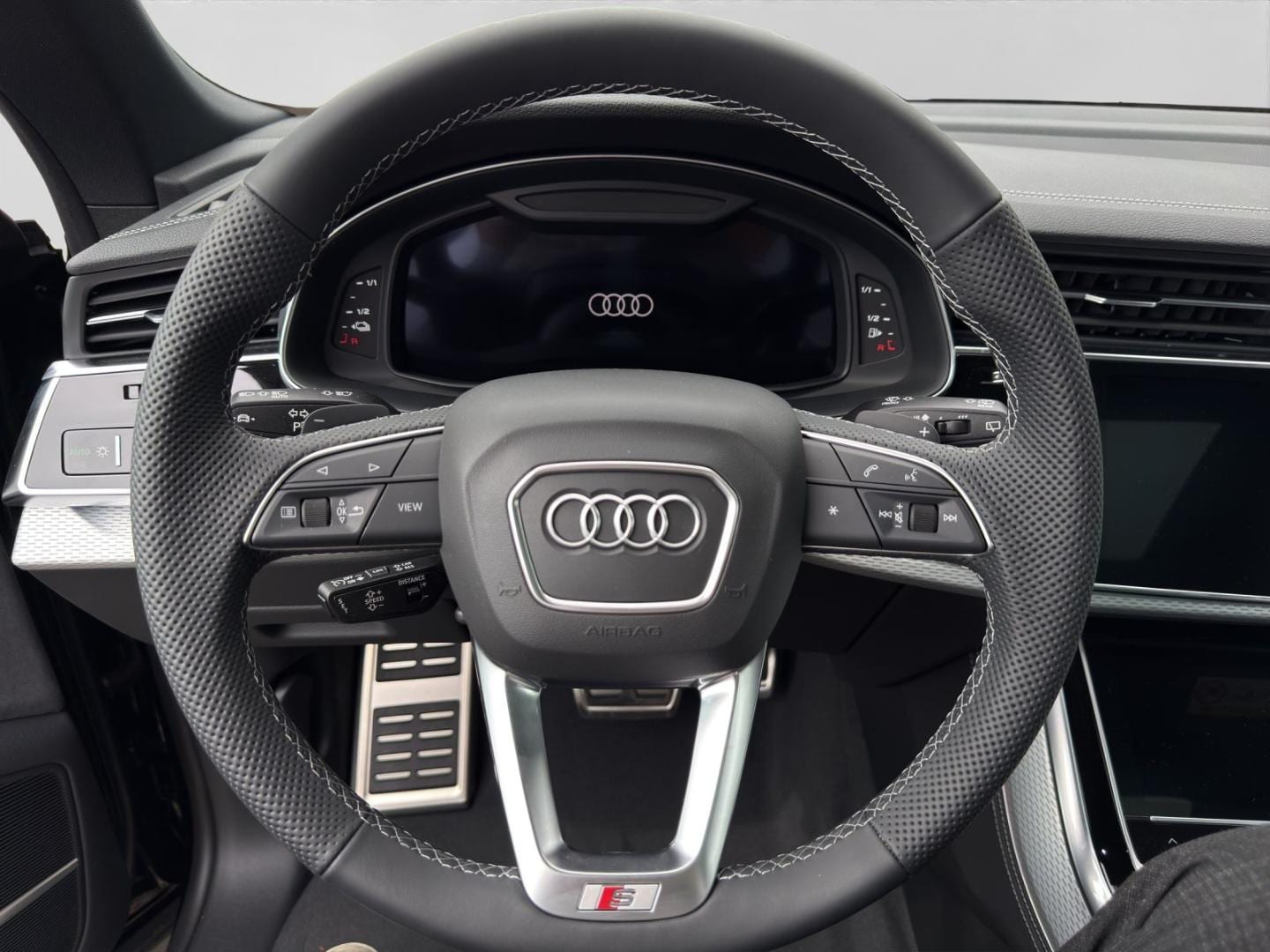 Bild über Audi Q8 SUV TFSI e S line business TFSI e quattro 360 kW tiptronic - für weitere Informationen kontaktieren Sie den Audi Partner