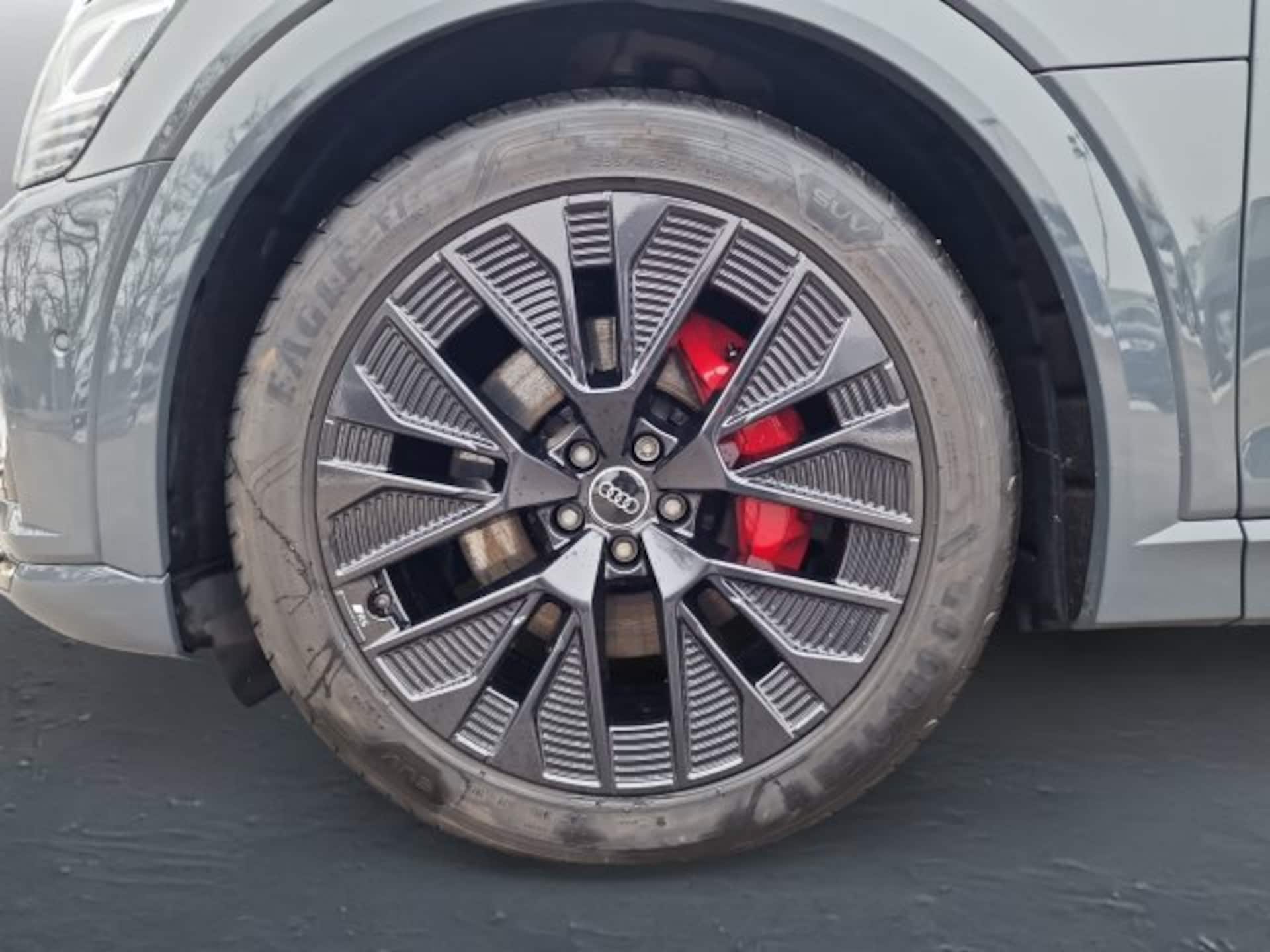 Audi Q8 Sportback e-tron S line