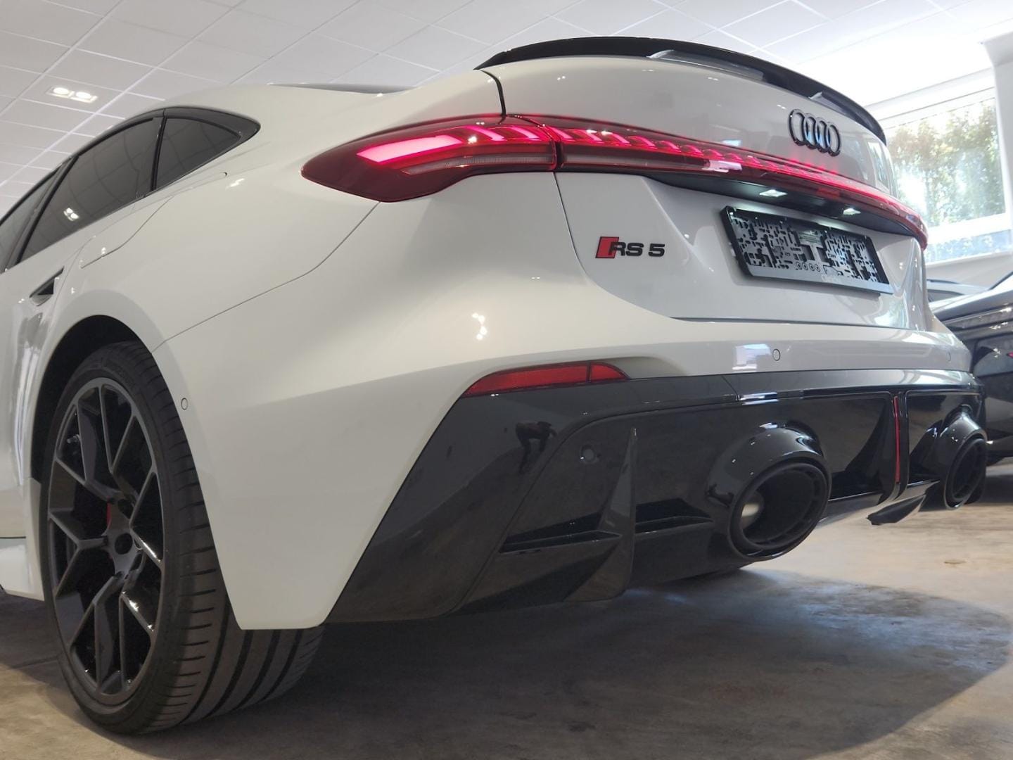 Bild über Audi RS 5 Limousine TFSI quattro 470 kW tiptronic - für weitere Informationen kontaktieren Sie den Audi Partner