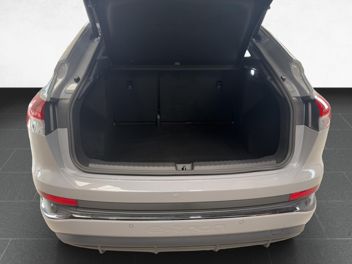 Bild über Audi Q4 Sportback e-tron 40 e-tron - für weitere Informationen kontaktieren Sie den Audi Partner