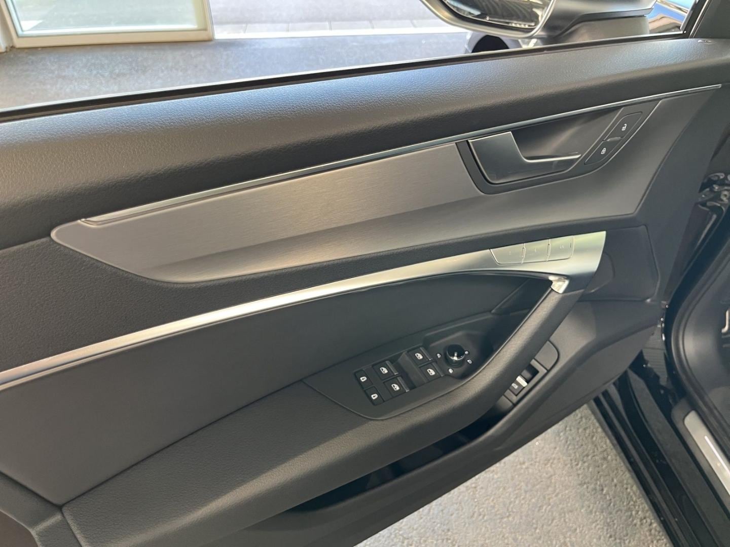 Bild über Audi S6 Avant TDI quattro tiptronic - für weitere Informationen kontaktieren Sie den Audi Partner