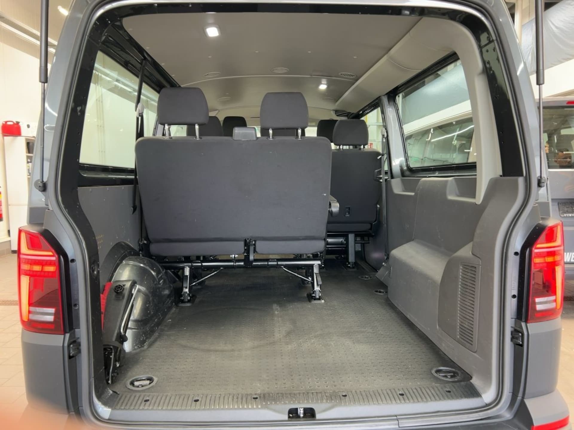 Volkswagen T6.1 Transporter Kombi langer Radstand