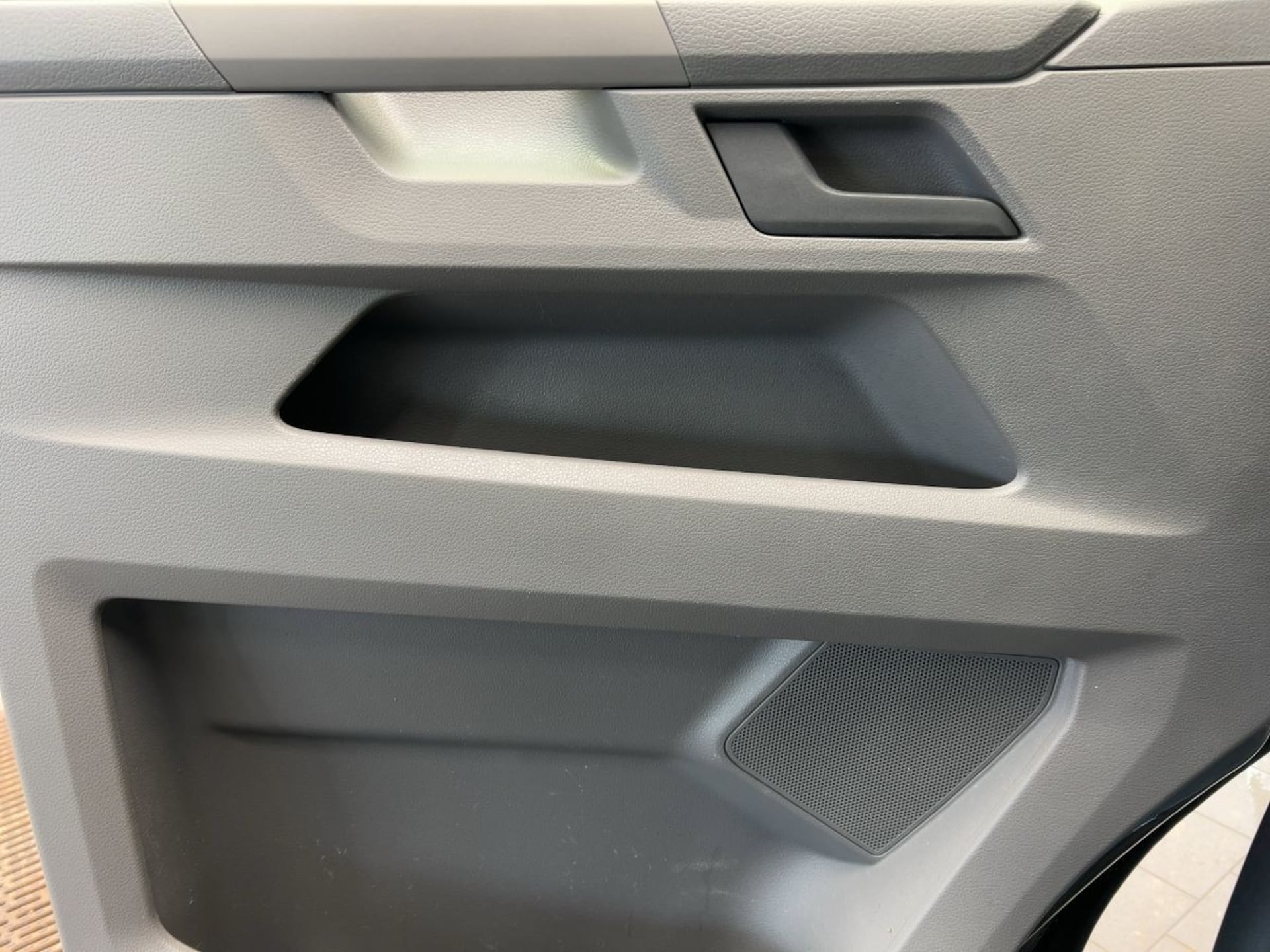 Volkswagen T6.1 Transporter Kombi langer Radstand