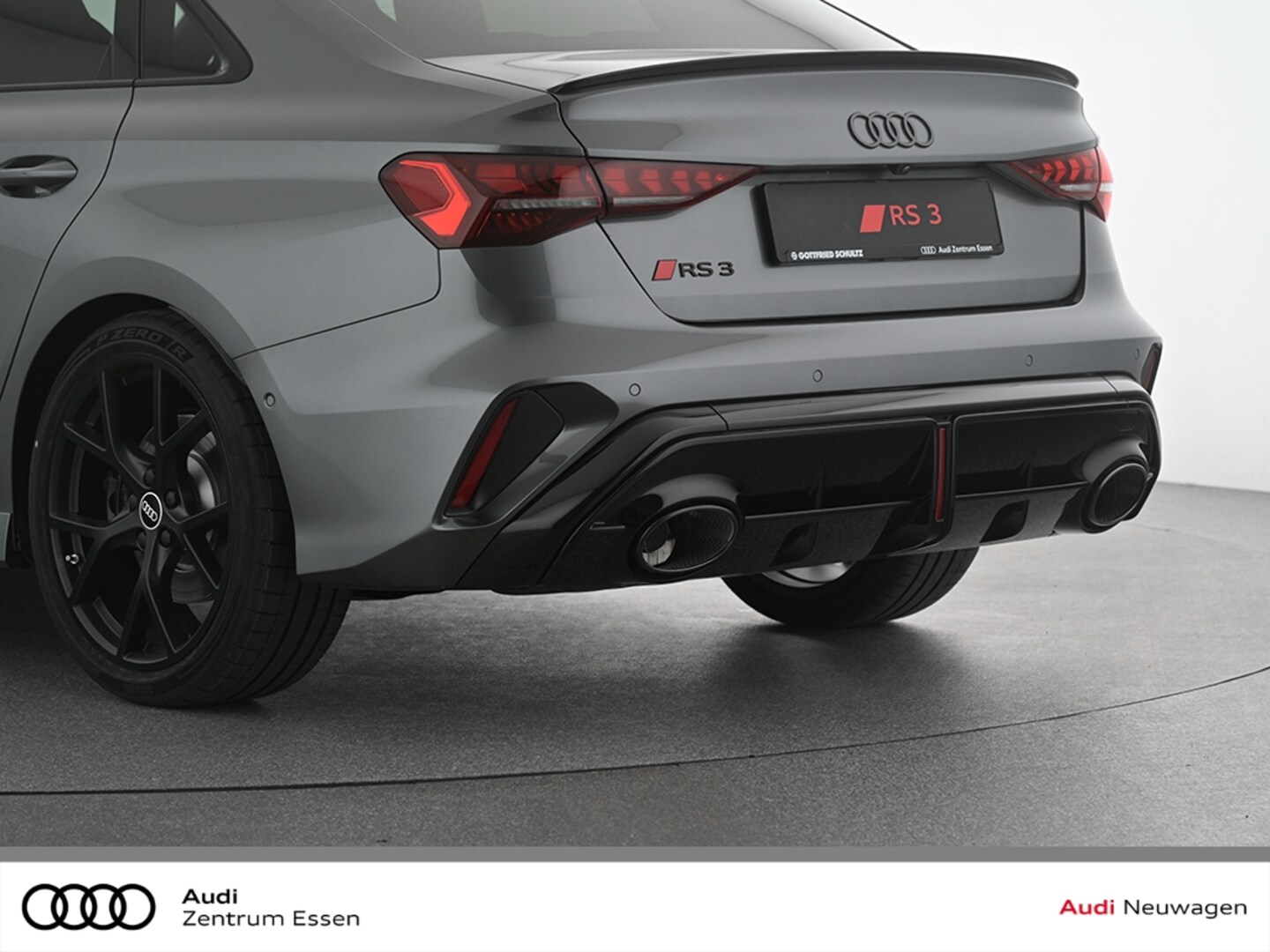 Bild über Audi RS 3 Limousine TFSI quattro 294 kW S tronic - für weitere Informationen kontaktieren Sie den Audi Partner
