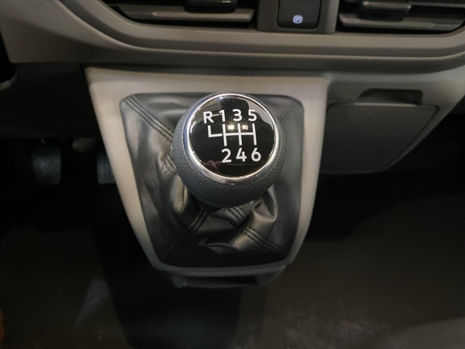 Volkswagen Transporter Kasten kurzer Radstand – Bild 7
