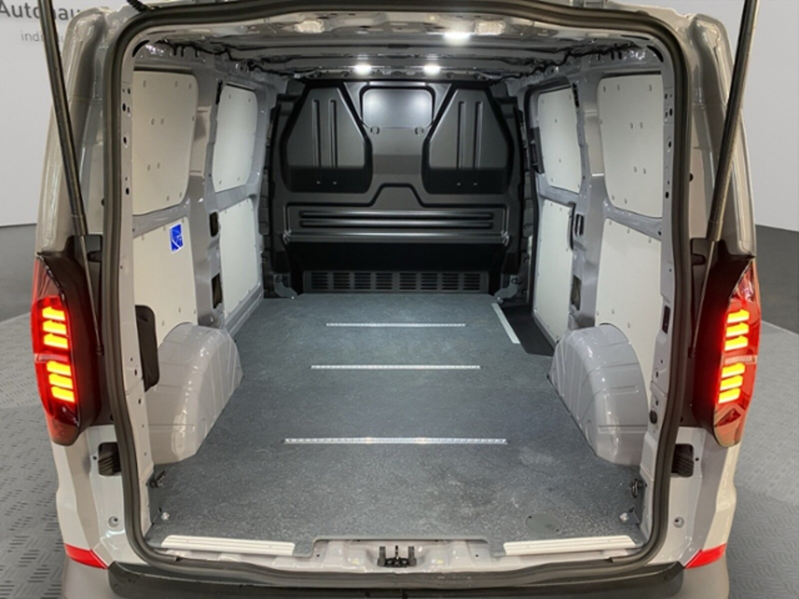 Volkswagen Transporter Kasten kurzer Radstand – Bild 9