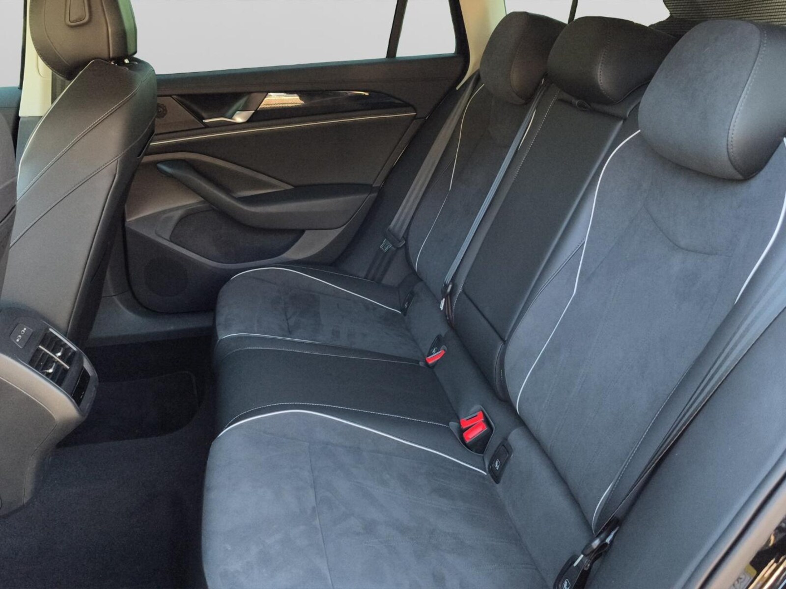 Volkswagen Passat – Bild 14