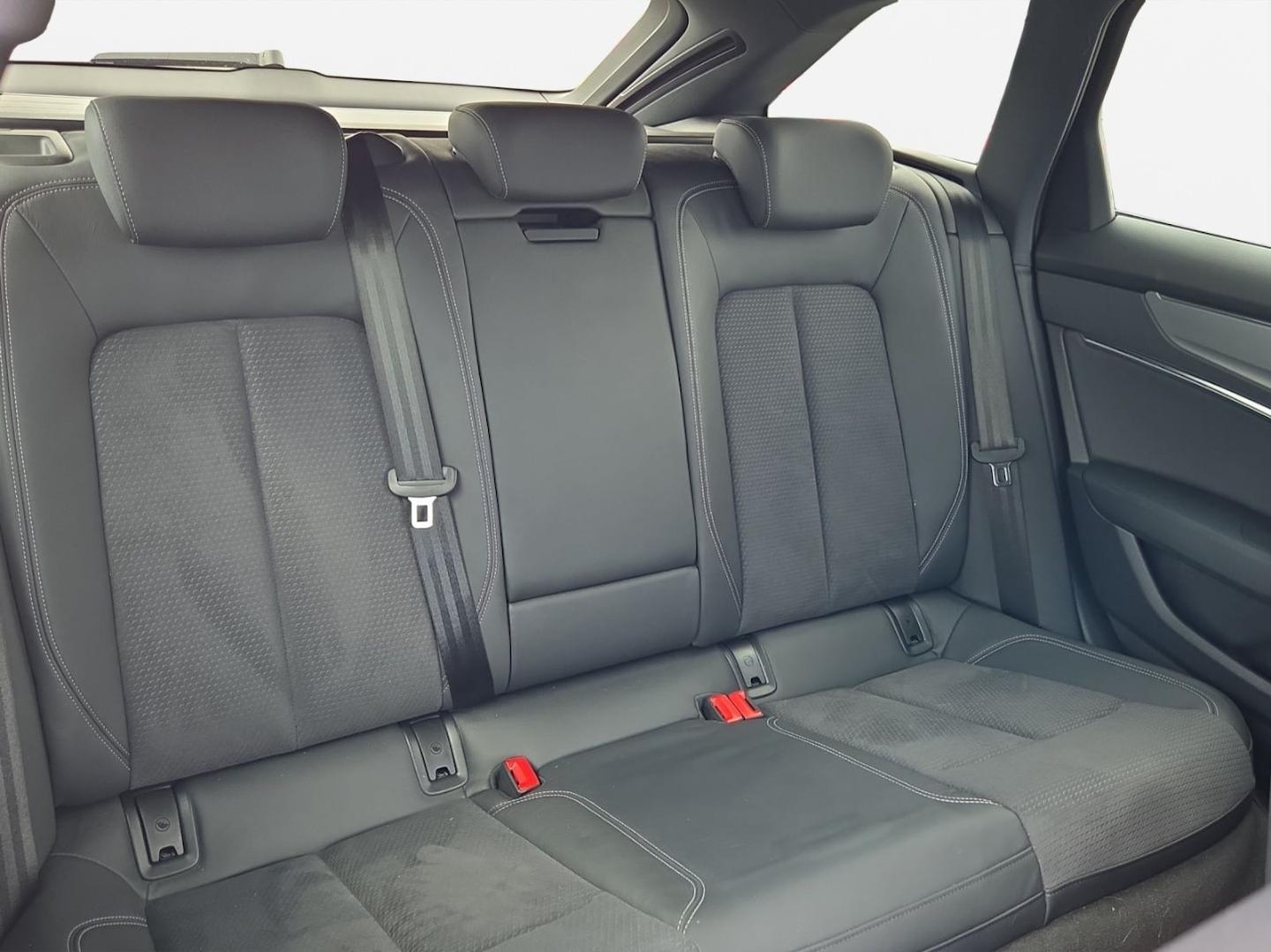 Bild über Audi S6 Avant TDI quattro tiptronic - für weitere Informationen kontaktieren Sie den Audi Partner